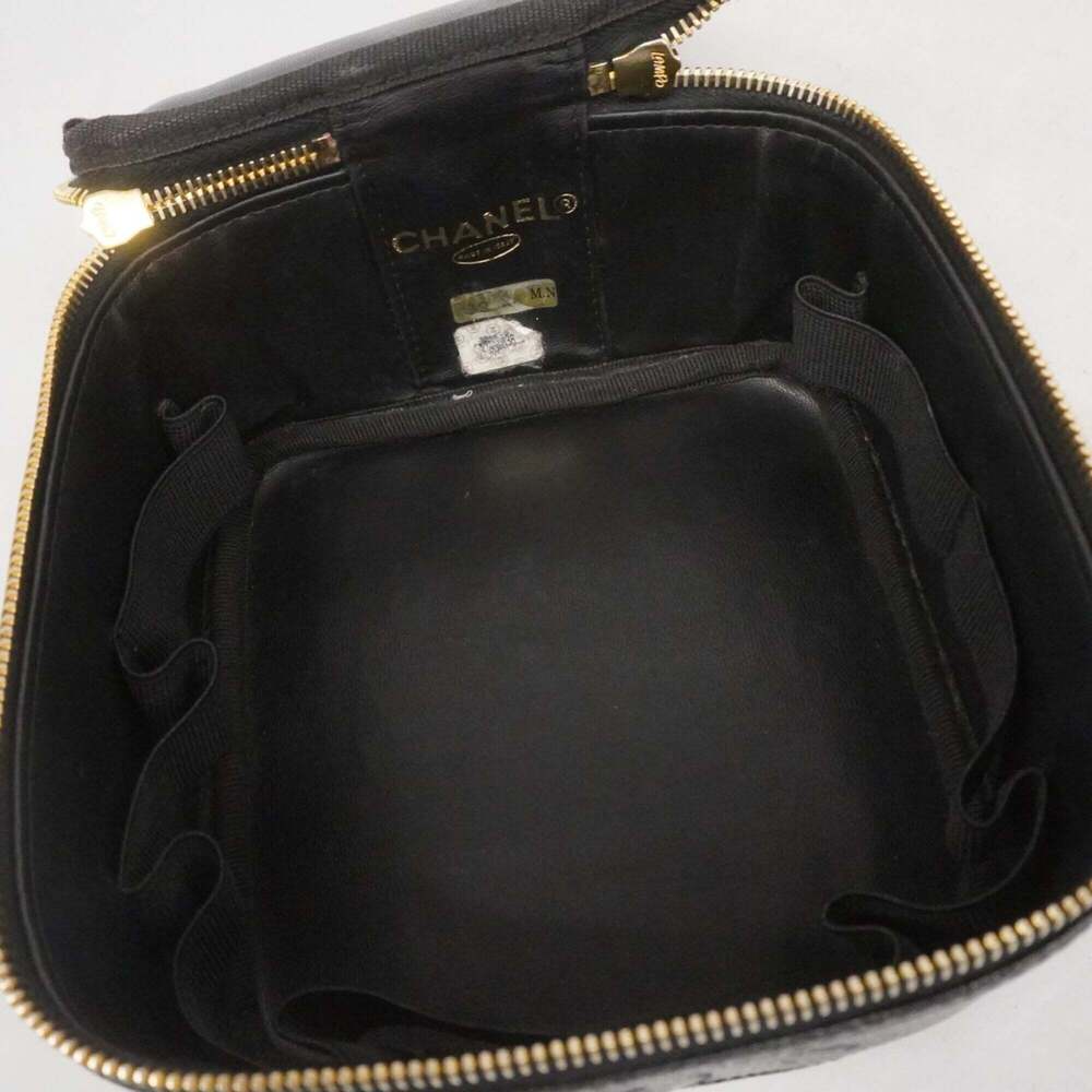 CHANEL Black Caviar Leather Vanity Bag - Picture 4 of 10